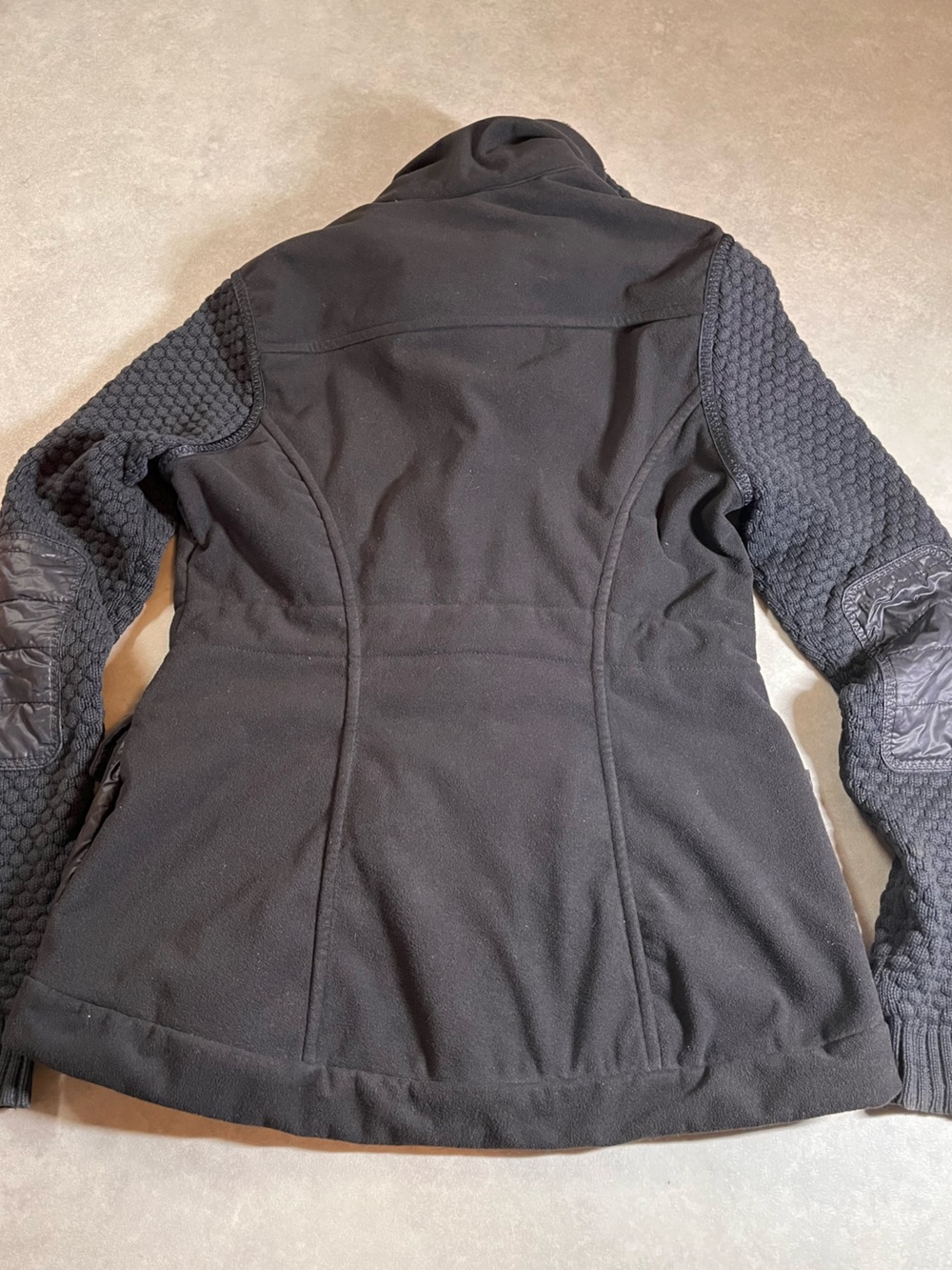 Lululemon Miracle Jacket black removable hood
Size 6 - Picture 11 of 14